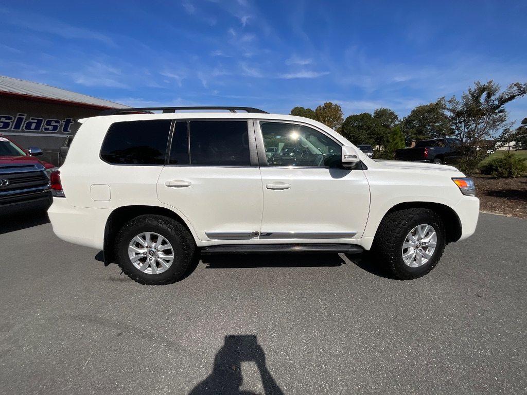 2016 Toyota Land Cruiser Base